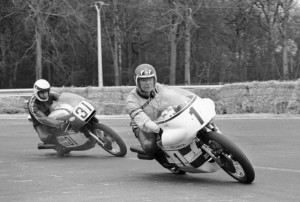 John Cooper (Norton) leading Ron Chandler (Rob North)